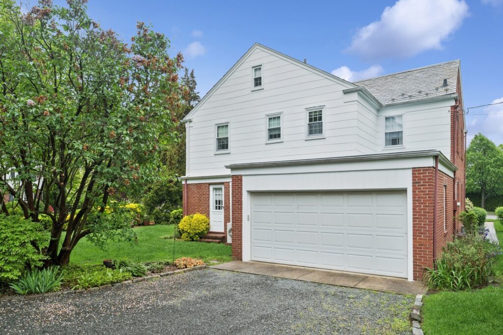 08_94StratfordAve_2008_Large 08_94StratfordAve_2008_Large