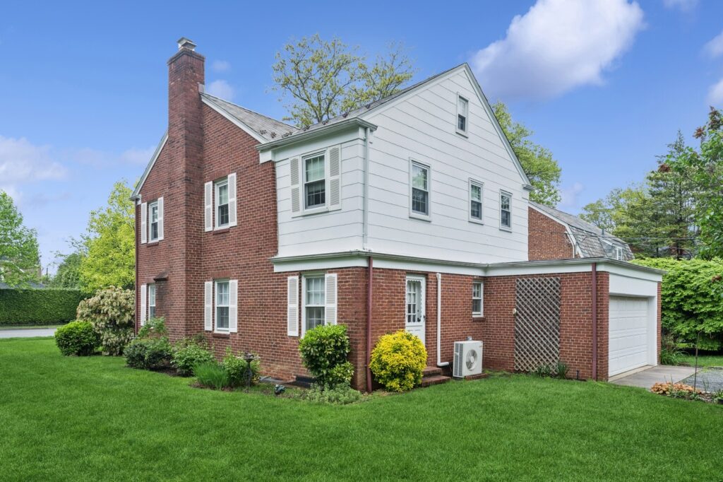 09_94StratfordAve_2009_Large 09_94StratfordAve_2009_Large