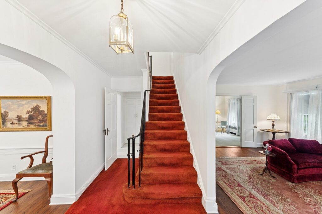 11_94StratfordAve_2011_Large 11_94StratfordAve_2011_Large