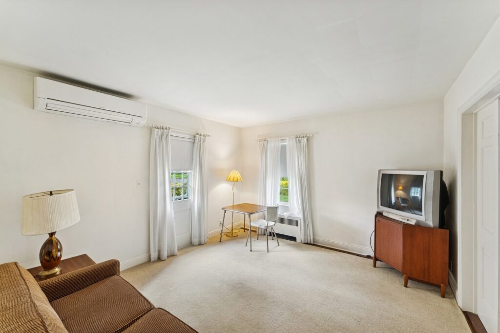 15_94StratfordAve_2015_Large 15_94StratfordAve_2015_Large