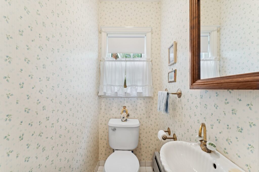 16_94StratfordAve_2016_Large 16_94StratfordAve_2016_Large