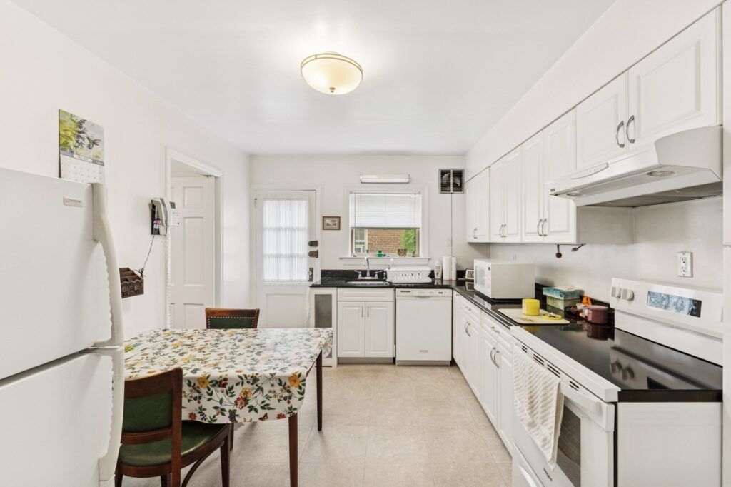 20_94StratfordAve_2020_Large 20_94StratfordAve_2020_Large