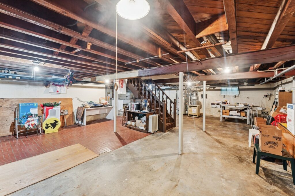 22_94StratfordAve_2022_Large 22_94StratfordAve_2022_Large