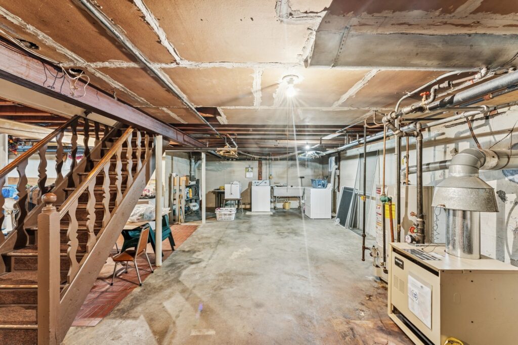 23_94StratfordAve_2023_Large 23_94StratfordAve_2023_Large