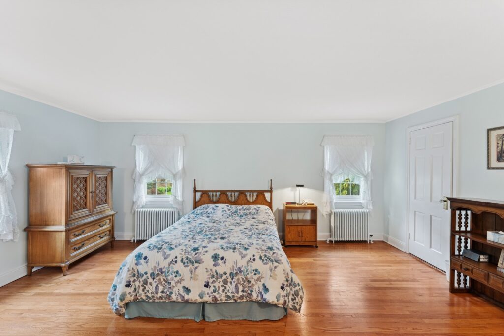 26_94StratfordAve_2026_Large 26_94StratfordAve_2026_Large