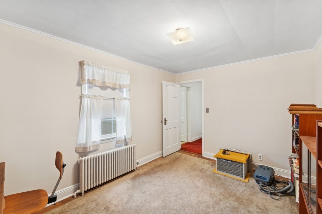 32_94StratfordAve_2032_Large 32_94StratfordAve_2032_Large