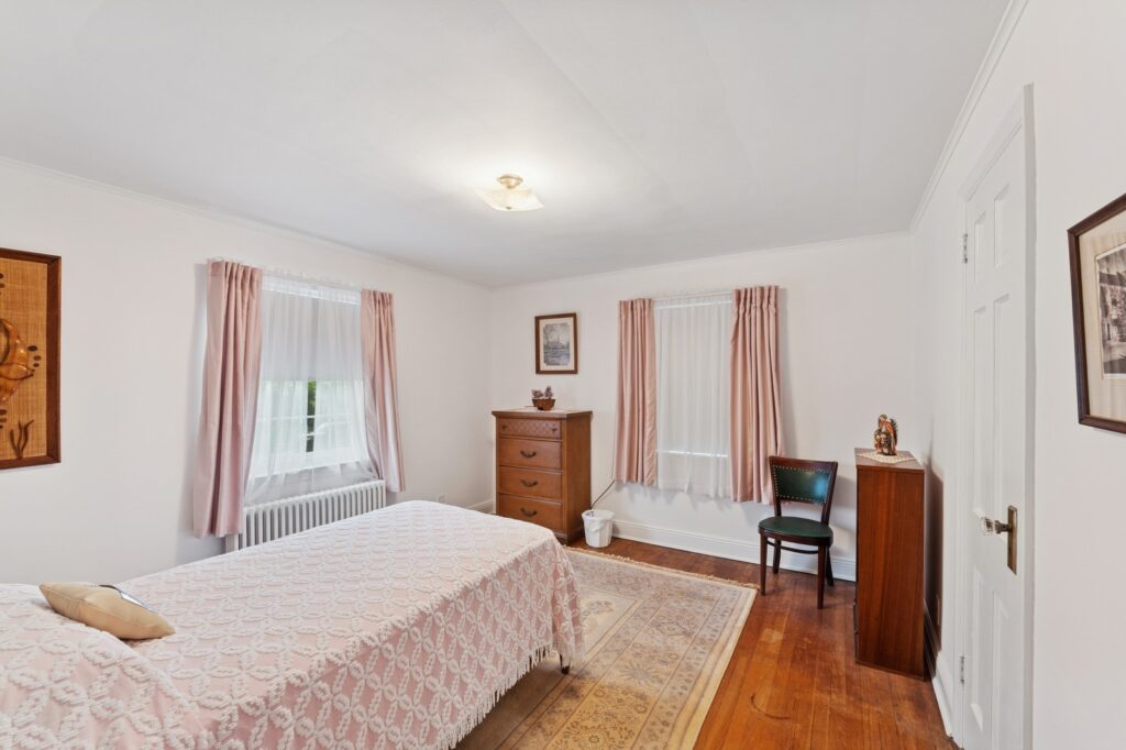 33_94StratfordAve_2033_Large 33_94StratfordAve_2033_Large