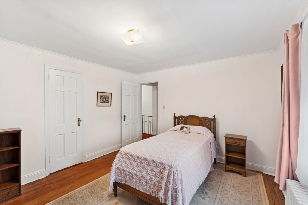 34_94StratfordAve_2034_Large 34_94StratfordAve_2034_Large