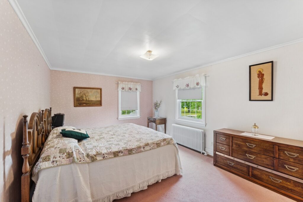 35_94StratfordAve_2035_Large 35_94StratfordAve_2035_Large