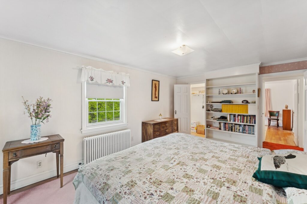 36_94StratfordAve_2036_Large 36_94StratfordAve_2036_Large